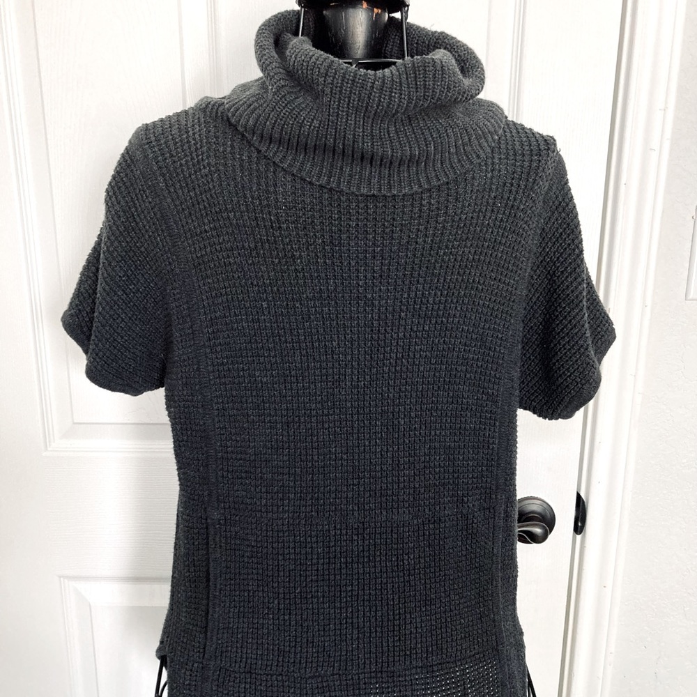 Ugg women’s gray sweater small